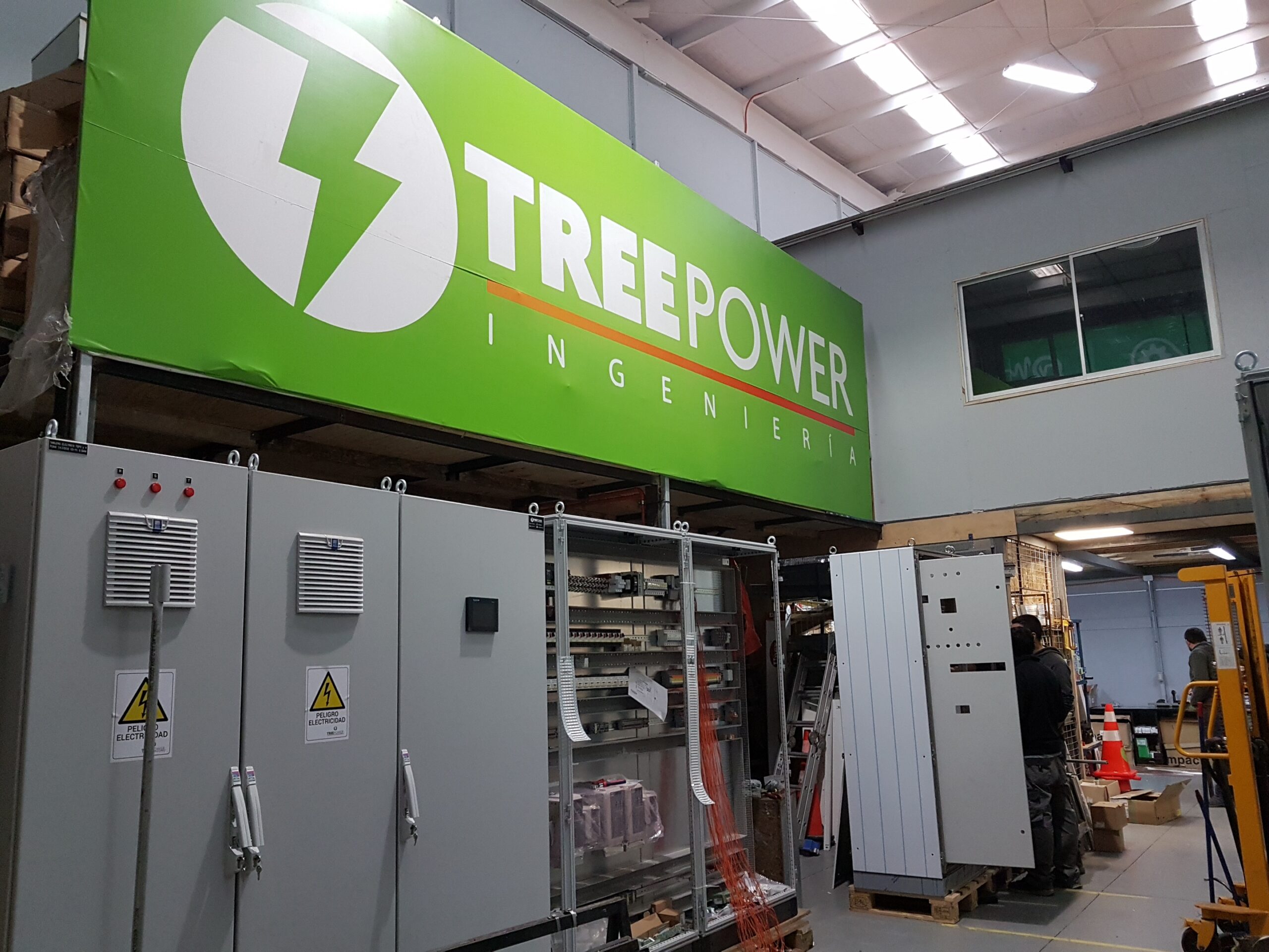 Fabricación de tableros eléctricos en taller TreePower